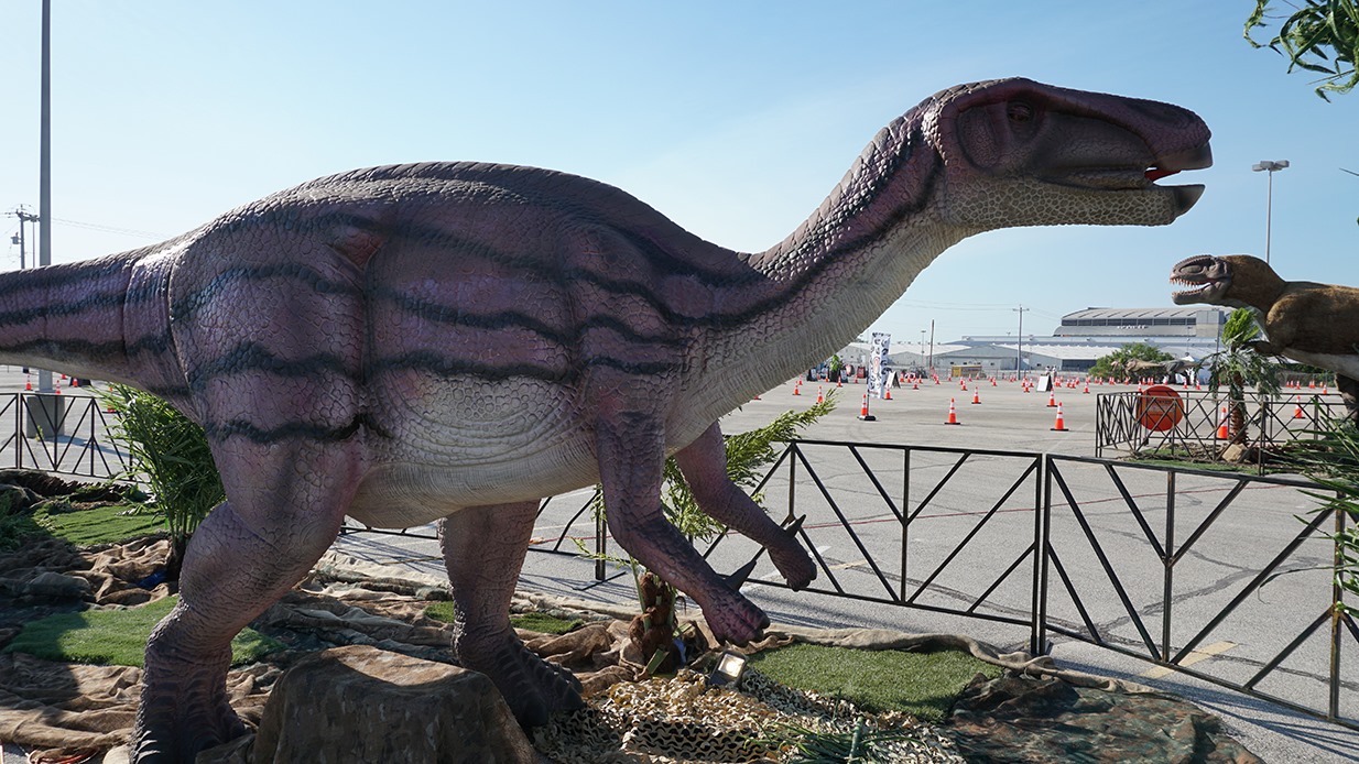 drive-thru dinosaur event in Cincinnati